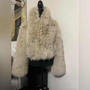 Gsou Snow Women’s Cream Faux Fur Coat Size Medium